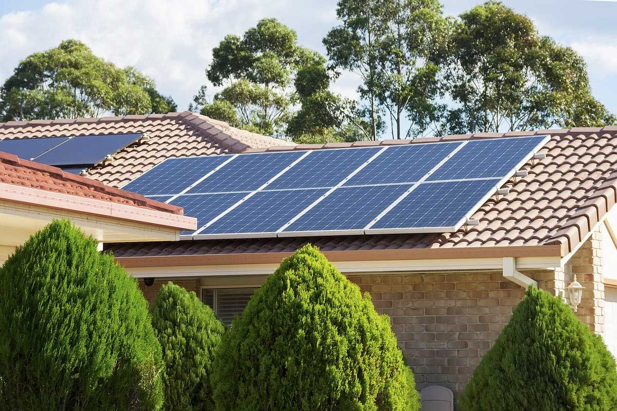 Faça-painéis-solares-arruinarem-seu-telhado