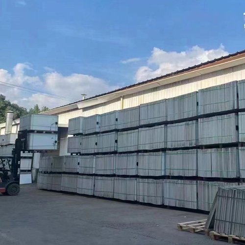 Utilizou painéis solares monocristalinos por paletes da China