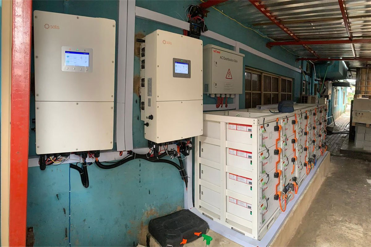 100kw-Solis-hybrid-inverters-in-parallel-294kwh-battery-system-for-power-self-use