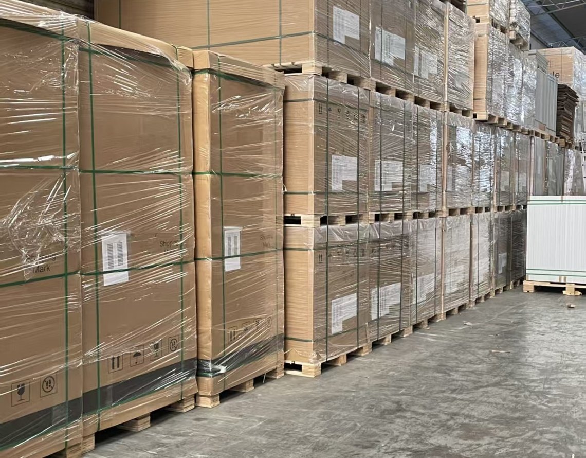 700W Solar Panels by Pallet and 40HQ Container