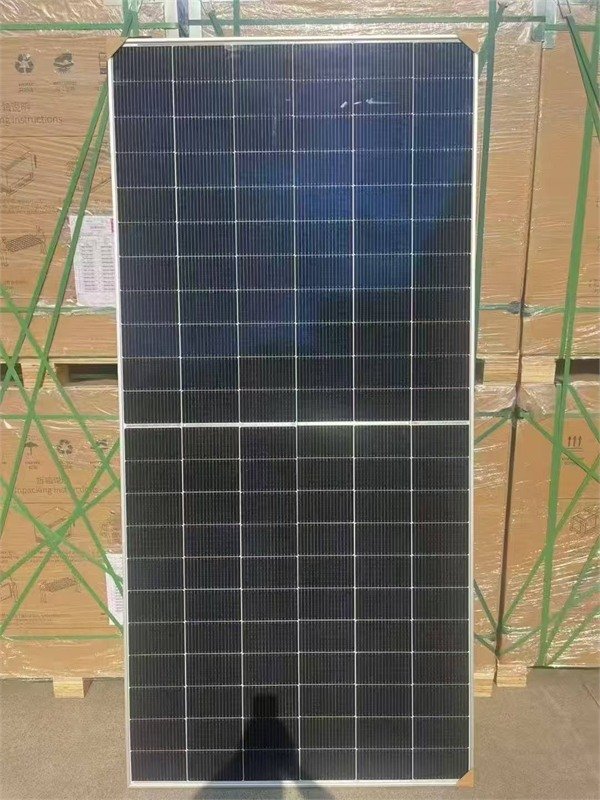 standard pallet size for 610w solar panels
